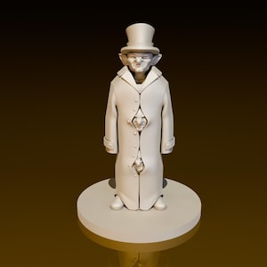 Puede incluir: Una figurita blanca de una persona que lleva un sombrero de copa y un abrigo largo con un diseño de palos de cartas de juego. La figurita está de pie sobre una base redonda.