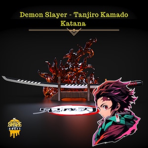 Könnte beinhalten: Ein Katana aus der Anime-Serie Demon Slayer, mit einer schwarzen Klinge und weißen und silbernen Details. Das Schwert ruht auf einem Holzständer, vor einem feurigen, orange-roten Hintergrund. Das Bild enthält eine Charakterillustration und den Text "Demon Slayer - Tanjiro Kamado Katana."