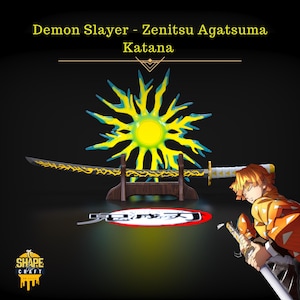 Może przedstawiać: Katana z serii anime Demon Slayer, z żółto-czarnym ostrzem i ozdobnym stojakiem. Obraz zawiera tekst "Demon Slayer - Zenitsu Agatsuma Katana". Obecna jest również ilustracja postaci.