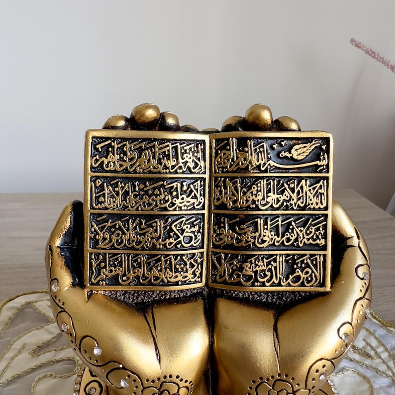 Ayatul Kursi Written Praying Hand Shape Figurine, Statue for Islamic Table Centerpiece, Muslim Home Decoration | Islamic Table Decor image 3