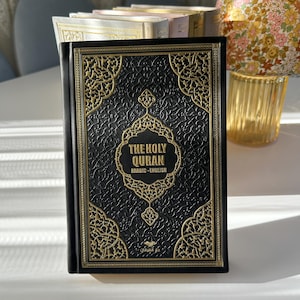 English Translation Quran: Islamic Gift, Holy Quran with Audio QR Code. Thermo Leather Hardcover Black