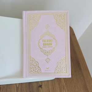 English Translation Quran: Islamic Gift, Holy Quran with Audio QR Code. Thermo Leather Hardcover Pink