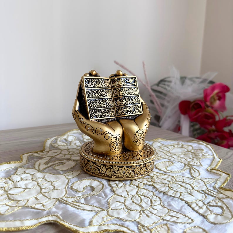 Ayatul Kursi Written Praying Hand Shape Figurine, Statue for Islamic Table Centerpiece, Muslim Home Decoration | Islamic Table Decor image 1