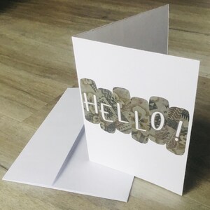 Tarjeta de felicitación de Hello! con diseño polinesio, tamaño A2, incluye sobres personalizados con diseño polinesio en el interior