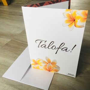 SAMOAANSE WENSKAART Talofa! Plumeria-voorkant Samoaans ontwerp op achterkant Samoaans ontwerprand binnen A2-formaat Inclusief op maat gemaakte enveloppen
