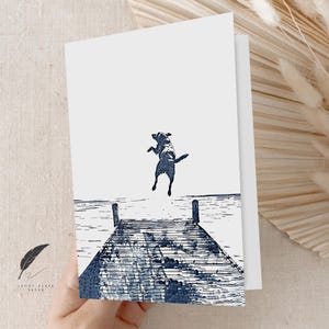 Glücklicher Hund springt vom Dock ab | Niedliche Hund Grußkarte | Nachricht anpassen oder innen leer | Grußkarte mit Tiermotiv & Umschläge | Vielen Dank, dass Sie stationär sind
