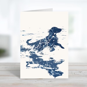 Heureux chien labrador retriever qui court dans les vagues | Carte de voeux mignonne de chien | Message personnalisé ou blanc à l'intérieur | Cartes de correspondance et enveloppes représentant un animal