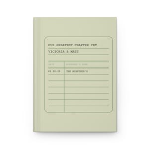 Libro de votos matrimoniales personalizable "Nuestro mejor capítulo hasta la fecha" (Verde claro)