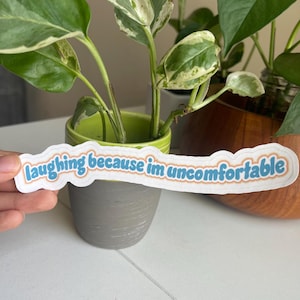 Milieuvriendelijk lachen omdat ik me niet op mijn gemak voel sticker voor waterfles, notitieboekje, dagboek, laptop, in kleur Palm Beach