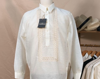 Jusilyn Barong Tagalog med guldbroderi