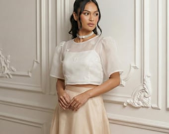 Kimona Filipiniana moderna blanca con detalles florales