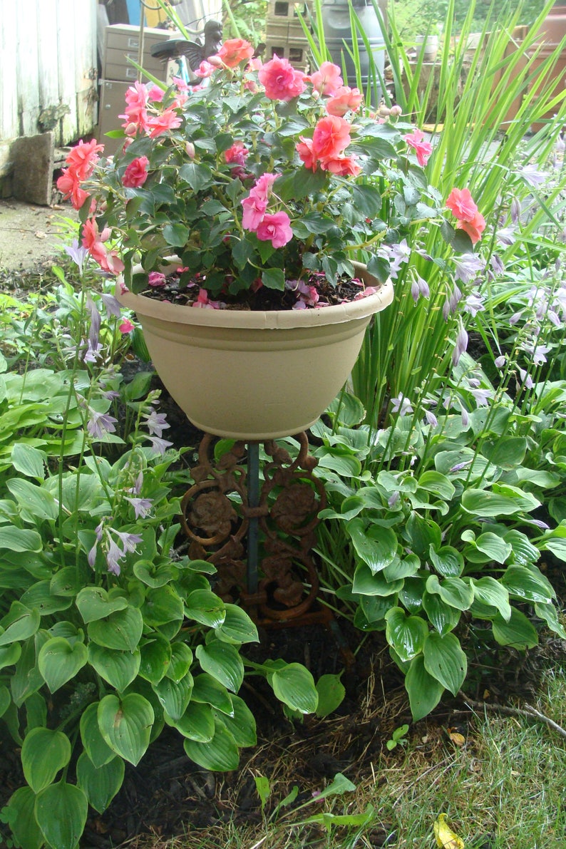 Short Rose Cast Iron Plant Stand