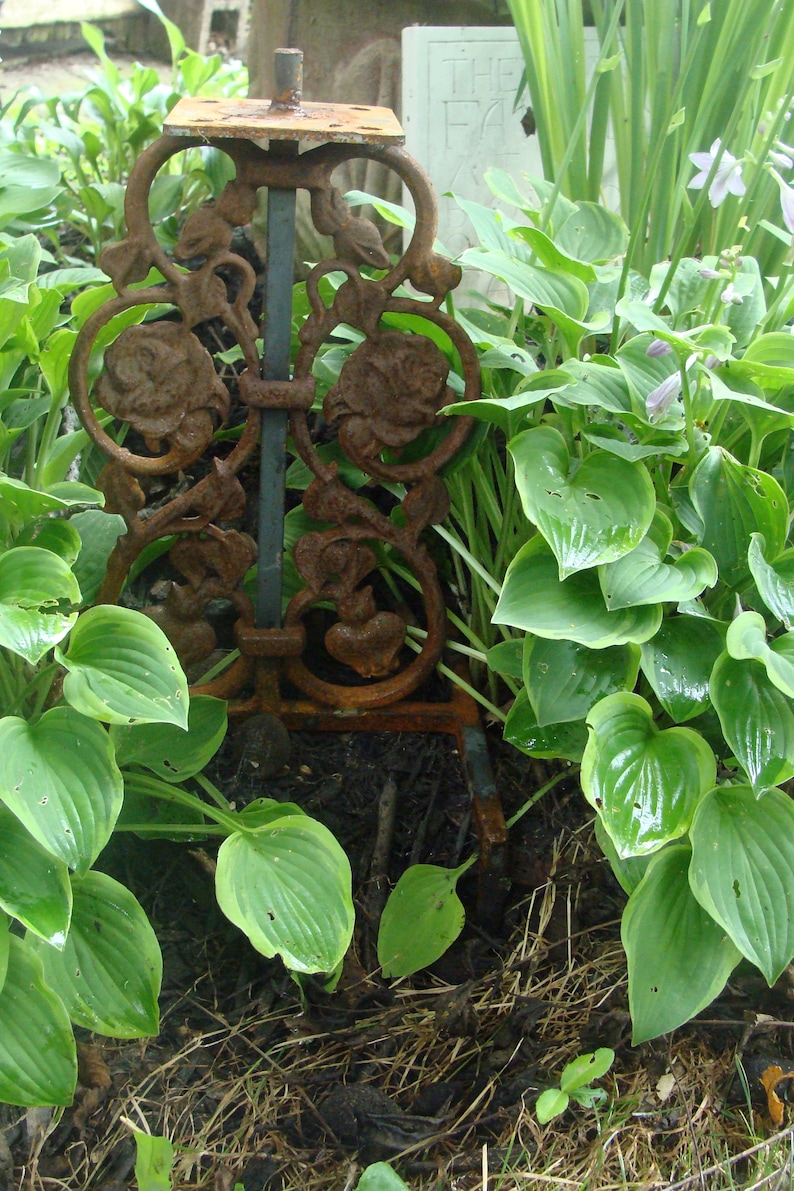 Short Rose Cast Iron Plant Stand