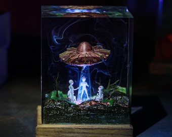 UFO Resin Lamp, Alien Abduction Night Light, Handmade Space Epoxy Art, Sci-Fi Desk Decor, Flying Saucer Lamp, Unique Gift for Space Lovers