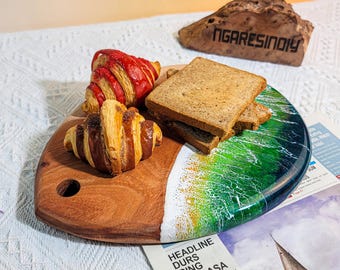 Vassoio da portata in resina con motivo onde oceaniche: decorazione da cucina in stile costiero realizzata a mano.