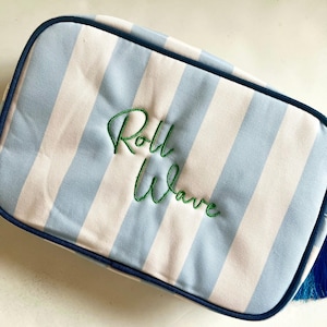 Abschlussgeschenk Personalisierte Gestreifte Reißverschlusstasche, Benutzerdefinierte Initial Make-up-Tasche, gestickte Geschenke für Frauen, Brautjungfer Geschenk, Cabana-Streifen