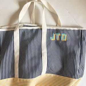 Personalisierte gestreifte Strandtasche, benutzerdefinierte Initial-Einkaufstasche, gestickte Geschenke für Frauen, Brautjungferngeschenk, Abschlussfeier, Nautica, Pool, Lehrer