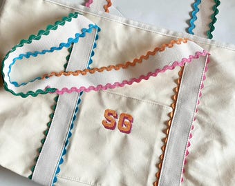 Personalisierte Canvas-Einkaufstasche mit gestickter Regenbogenborte