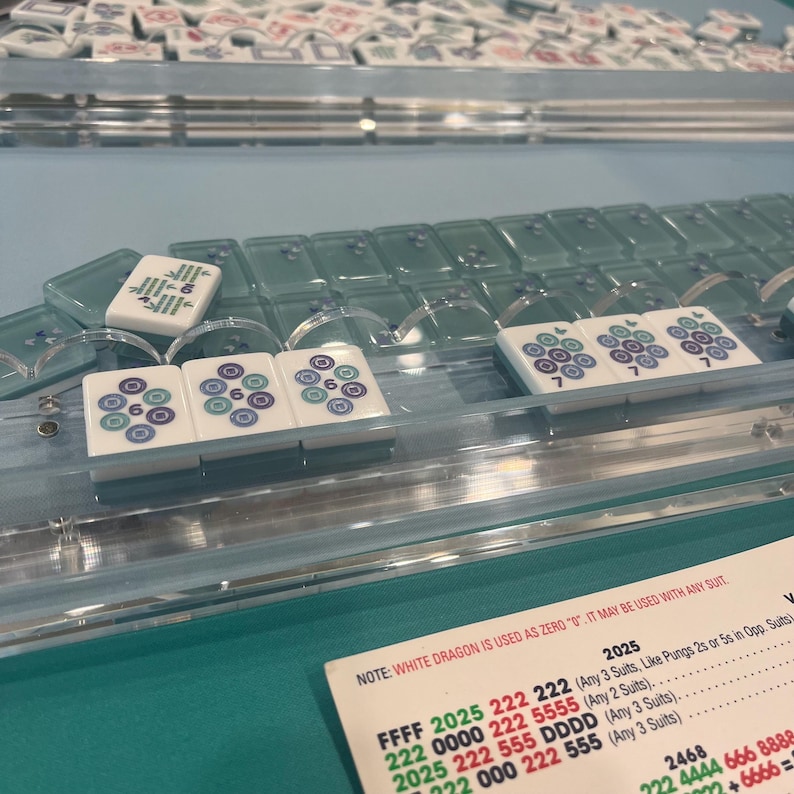 Scallop Acrylic Mahjong Rack – Elegant Tile Holder for Mahjong Lovers - Clear - Set of 4