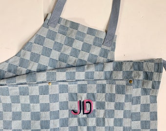 Grembiule a scacchi Chambray in denim personalizzato per uomini e donne, tasca per grembiule per adulti ricamata, monogramma da cucina, personalizzato, commerciale per le vacanze