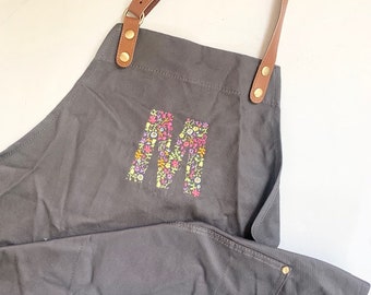 Custom Apron for Mom, Mother's Day Gift, Cooking Apron Personalized Grandma, Women, Flower Embroidered Gardening Kitchen