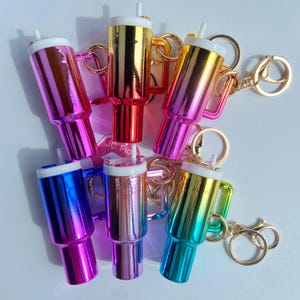 Mini Becher Becher Schlüsselbund für Armband Handwerk Wasserschale Schlüsselbund mit abnehmbaren Deckel Becher Schlüsselbund Chapstick Halter Multi-Farben