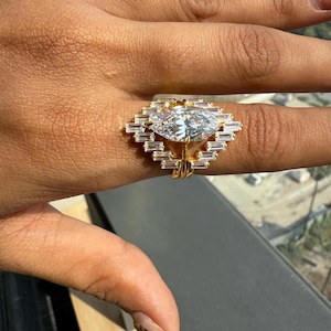 4 ct Marquise Moissanit Verlobungsring Set: Vintage Baguette, Gelbgold