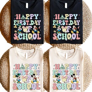 Camiseta de feliz primer día de clases, diseño de Mickey y Minnie, camiseta para niños, atuendo escolar, regreso a clases, camiseta de dibujos animados para niños