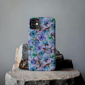 Slim telefoonhoesje met bloemen, blauwgroen waterverf (past op iPhone 14/11) afbeelding 1