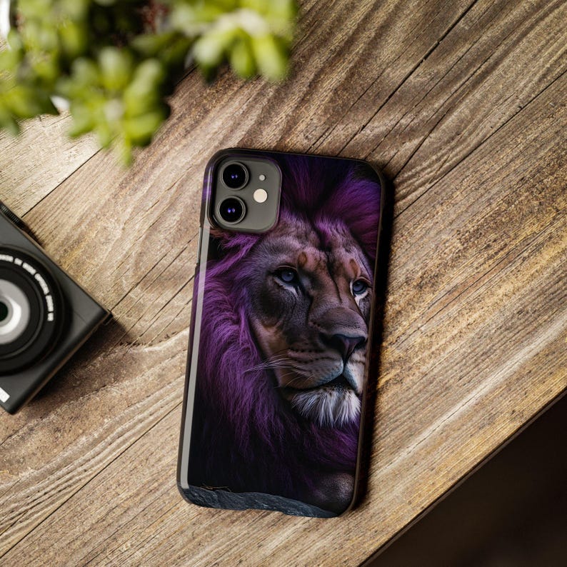 Funda delgada para teléfono con diseño de león de melena morada (compatible con iPhone 11 y 13) imagen 5