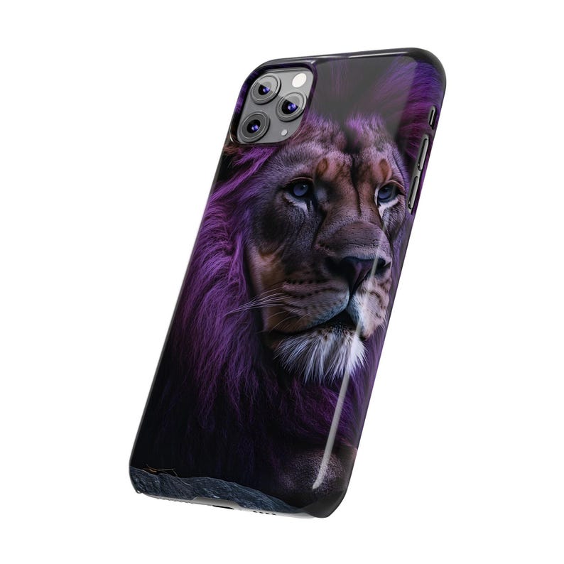 Funda delgada para teléfono con diseño de león de melena morada (compatible con iPhone 11 y 13) imagen 11