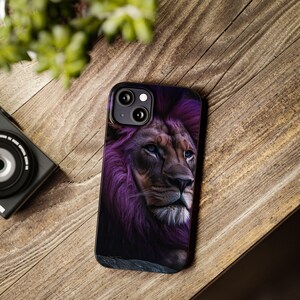 Funda delgada para teléfono con diseño de león de melena morada (compatible con iPhone 11 y 13) imagen 17