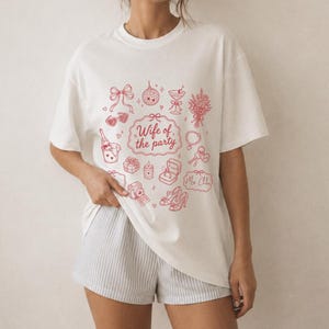 Bachelorette party gift/ Future Wife T-Shirt / T-shirt for bride/ Honeymoon gift / Wedding gift/ Newlywed / Anniversary gift/ ideal for gift
