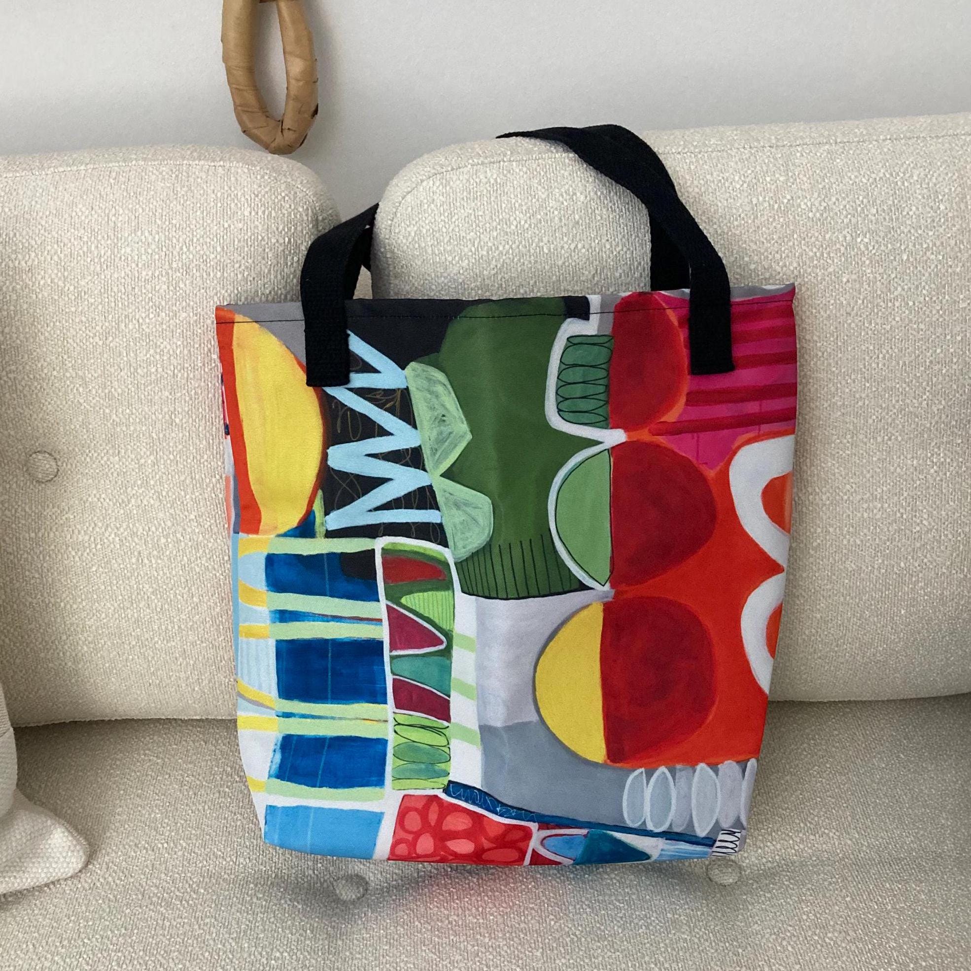 カラフルなアートトートバッグ：大胆な幾何学模様プリント、オリジナル