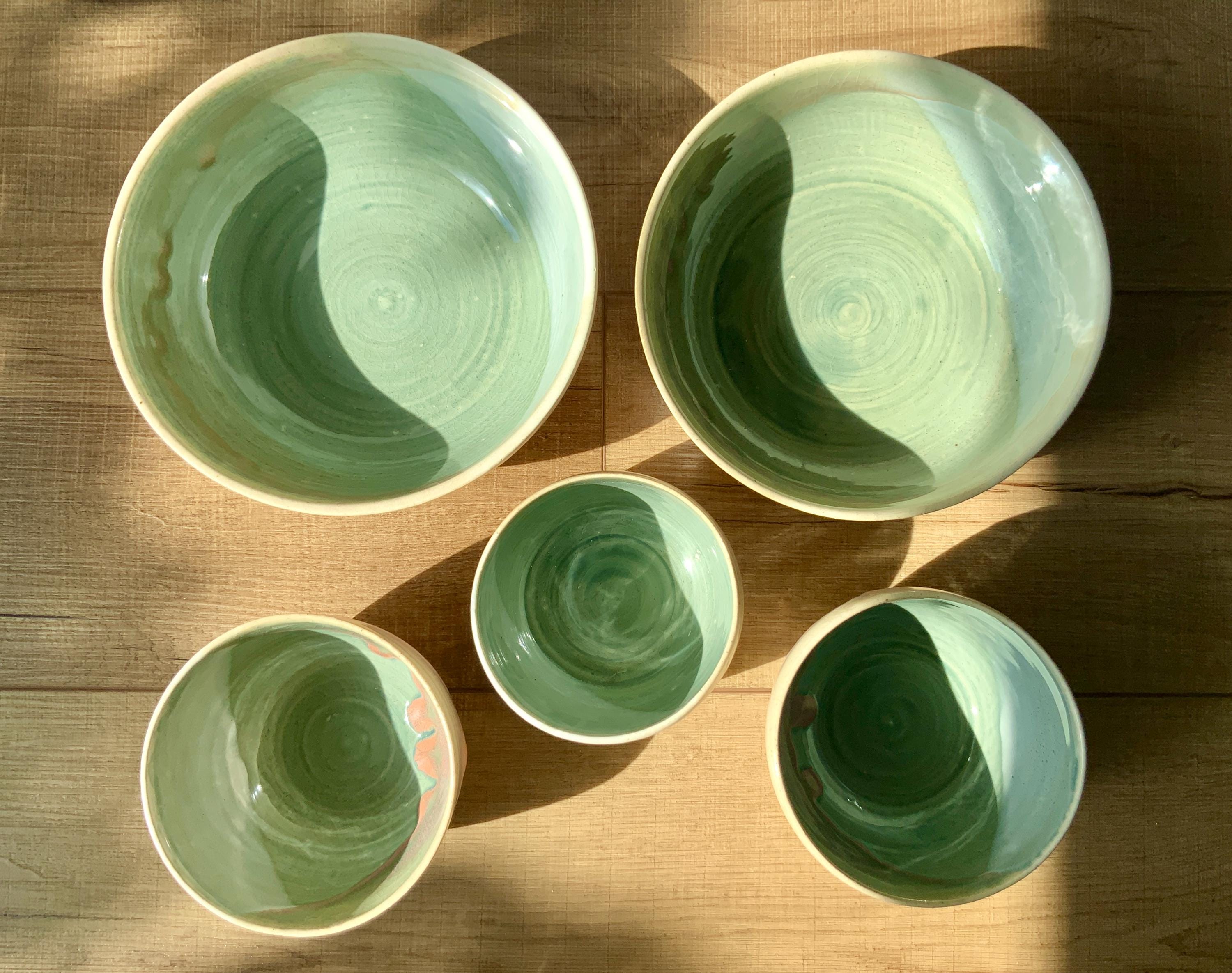 手作り陶器食器セット - 青磁セージグリーンのマグカップ、カップ