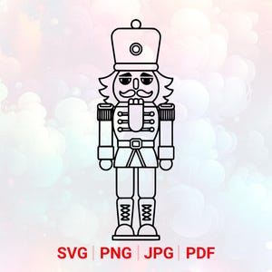 Könnte beinhalten: Schwarz-weiße Strichzeichnung eines Nussknackers. Der Nussknacker trägt einen hohen Hut, eine Jacke mit Schulterklappen und Stiefel. Der Text "SVG | PNG | JPG | PDF" ist unten im Bild enthalten.