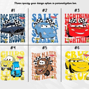 以下が含まれることがあります： 映画「カーズ」のキャラクターをフィーチャーした6つのカラフルなグラフィックデザイン。各デザインには、「ドック・ハドソン」、「サリー・カレラ」、「ライトニング・マックイーン」などのテキストが入った異なる車が含まれています。デザインは白い背景に設定されています。
