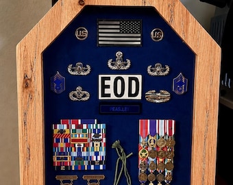 Vetrina commemorativa della bomba EOD Red Oak dell'aeronautica militare statunitense.