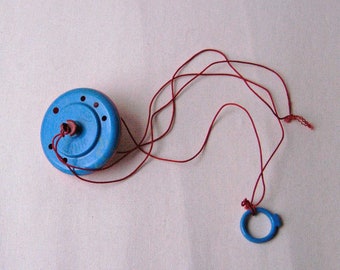 Amsco Whizzler Spinning Toy Vintage 1950s Plastic and String Spinner, Kids Play Time, Blue and Orange Whizzer Spin Toy for Boys and Girls