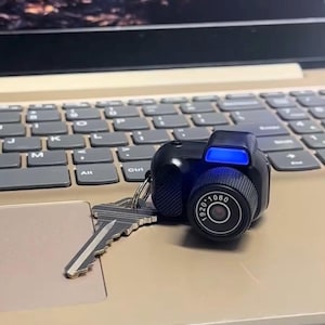 Mini DSLR Keychain Camera – 1080P HD Video Recorder, Tiny Spy Cam, Portable Pocket Camera, USB Rechargeable, Motion Detection, Travel Gadget