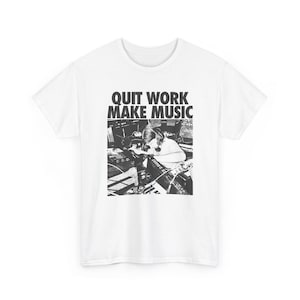 T-shirt med grafisk design för att sluta arbeta
