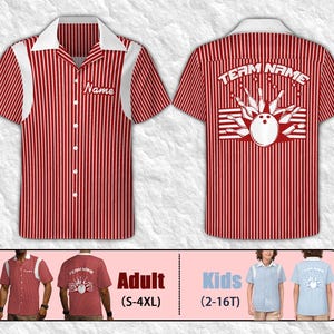 以下が含まれることがあります： 白襟と肩のアクセントが付いた、赤と白のストライプのボウリングシャツ。 シャツの前面には「Name」という言葉が刺繍されています。 背面には「TEAM NAME」という言葉が入ったボウリングピンとボールのグラフィックがあります。 大人用と子供用のサイズがあります。