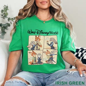 Puede incluir: Camiseta verde irland&eacute;s con un dise&ntilde;o de personajes de Zootopia y el texto "Walt Disney World". El dise&ntilde;o incluye cuatro paneles con im&aacute;genes de Nick Wilde y Judy Hopps. La camiseta est&aacute; hecha de un material suave.