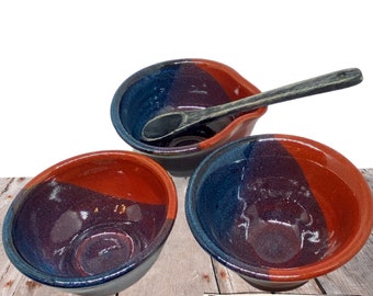 Set of 3 small bowls with wooden spoon.