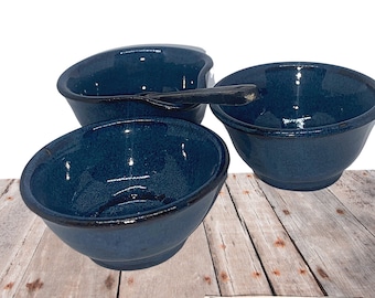 Set of 3 small bowls with wooden spoon.