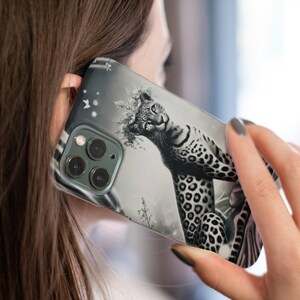 ヒョウ柄スマホケース | iPhone | ヒョウ柄 | 女性 | シングル | サファリ | AI生成アート | モノ