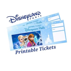 Op de afbeelding: Twee lichtblauwe Disneyland Paris-toegangskaarten met afbeeldingen van Elsa, Anna en Olaf uit Frozen. De tickets tonen het Disneyland Paris-logo en de tekst "Printbare Tickets" onderaan.