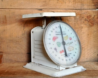 Vintage American Family Kitchen Scale Chippy White Distressed Decor Scales