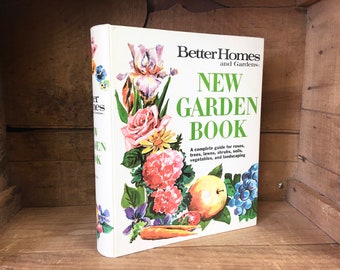 Better Homes and Gardens Garden Book Second Edition Sixth Printing 1974 Gardening Guide Collectible Hard Cover Binder Book