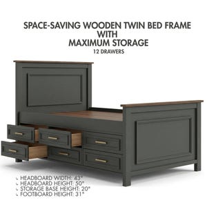 Puede incluir: Una estructura de cama individual de madera que ahorra espacio con el máximo almacenamiento. La estructura de la cama es de color gris oscuro con una parte superior marrón y cuenta con 12 cajones. El ancho del cabecero es de 109 cm, la altura del cabecero es de 127 cm.